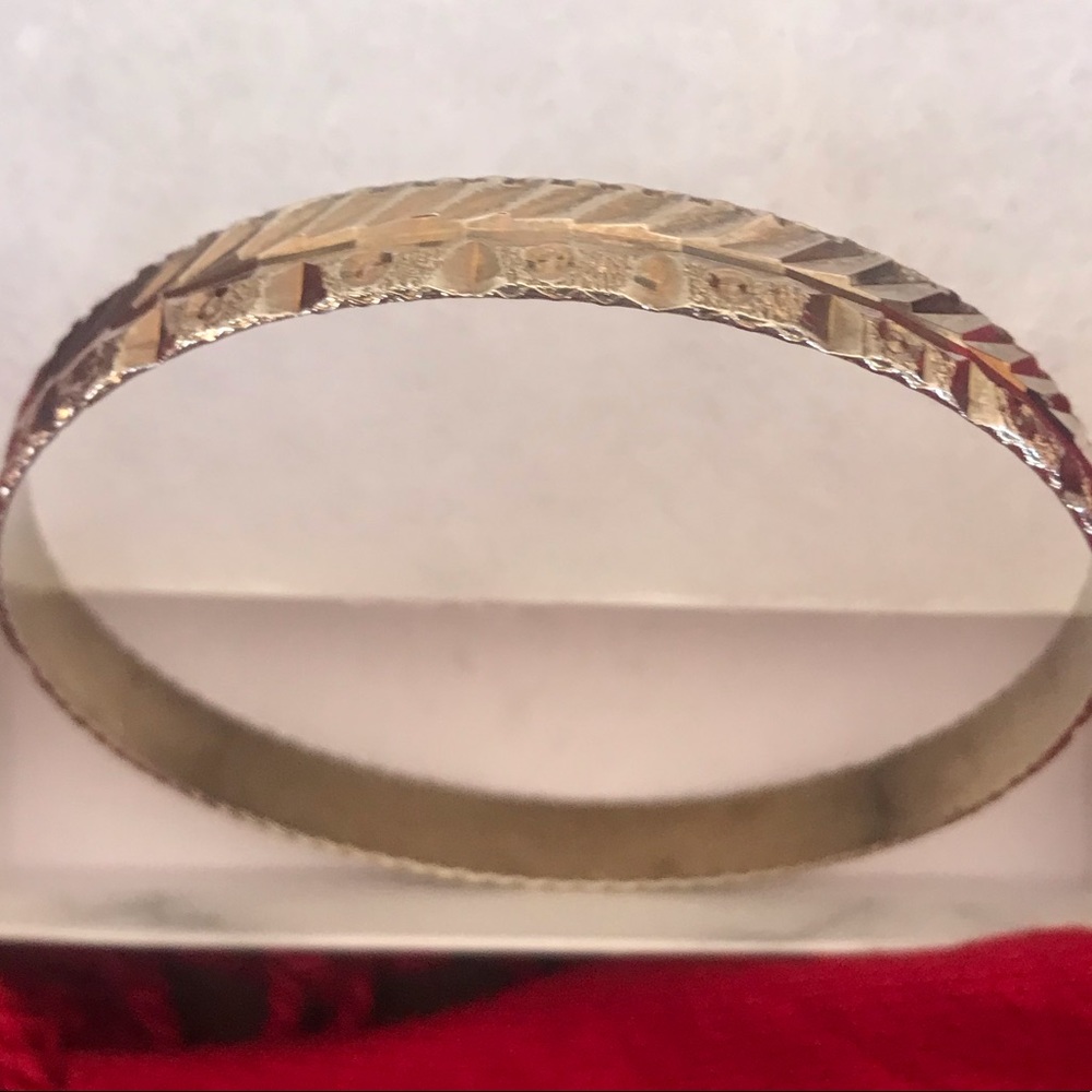 Gold cuts bangle